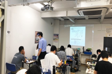 座学実習ともに対面型でしっかり学ぶ